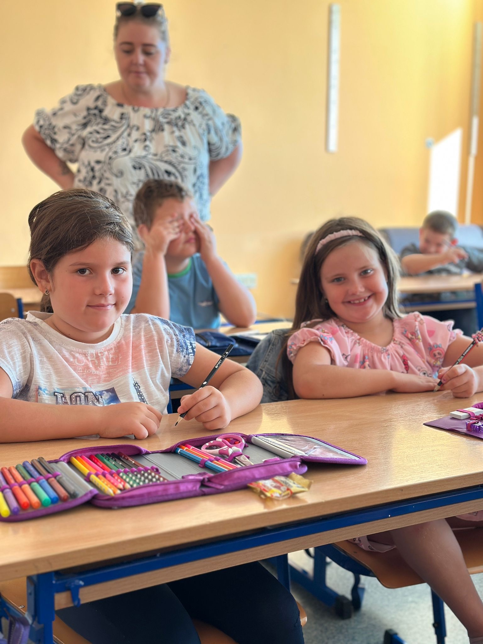 Prvňáčci a jejich první dny ve škole 🏫✏️