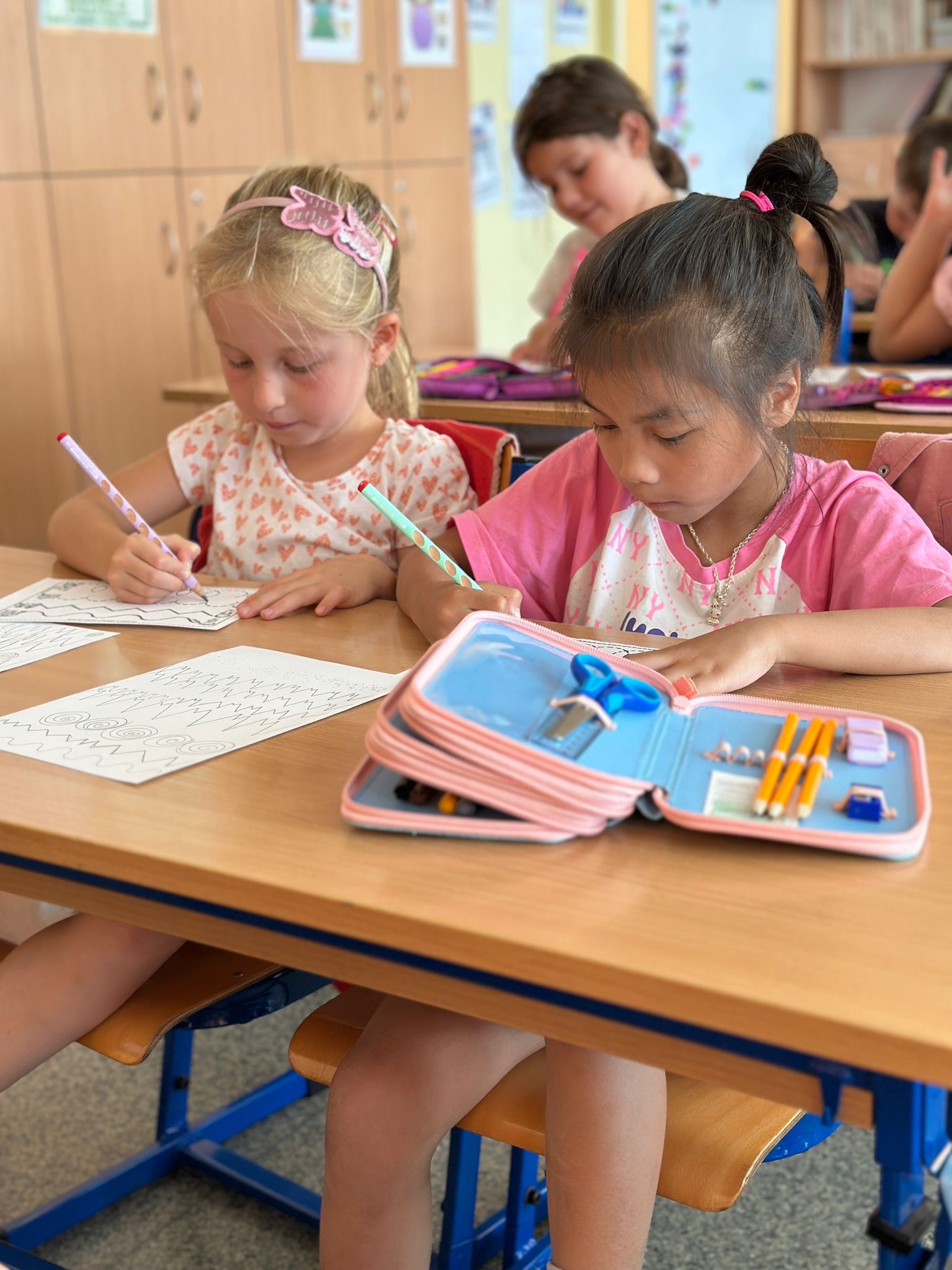 Prvňáčci a jejich první dny ve škole 🏫✏️