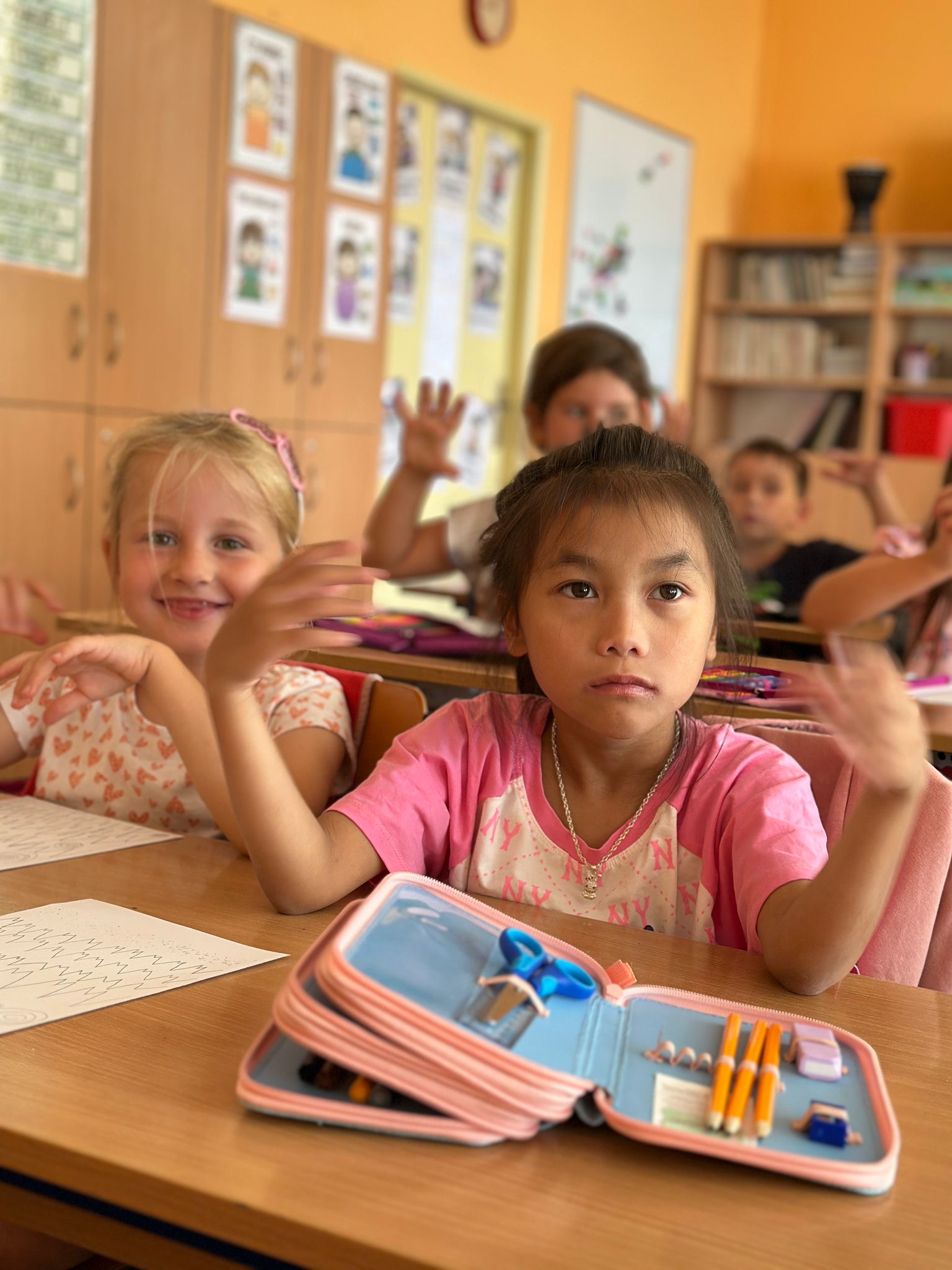 Prvňáčci a jejich první dny ve škole 🏫✏️