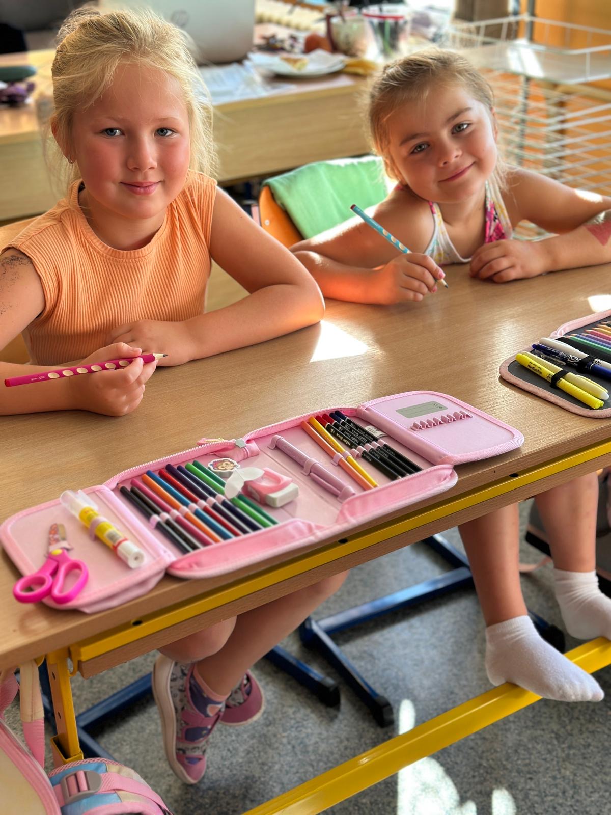 Prvňáčci a jejich první dny ve škole 🏫✏️