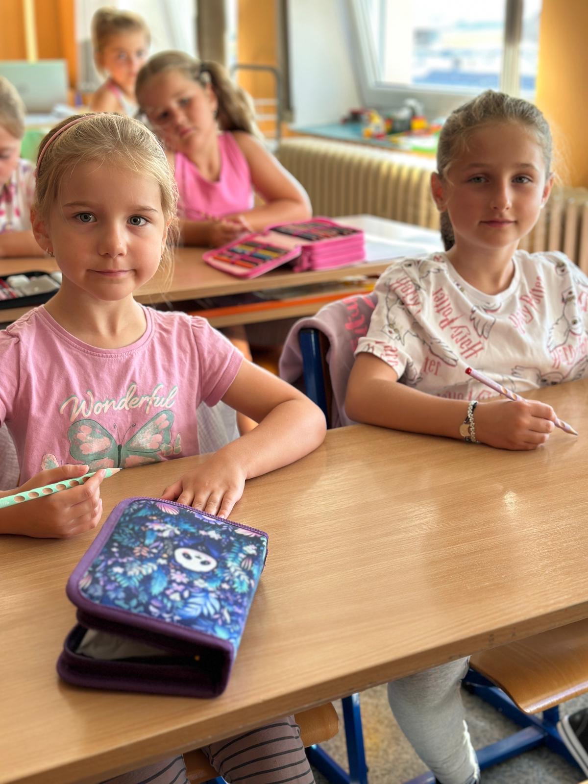 Prvňáčci a jejich první dny ve škole 🏫✏️