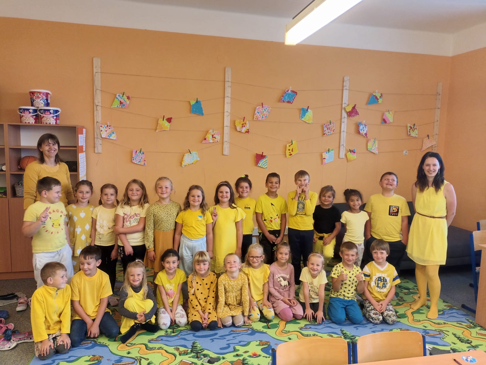 Barevný týden v první třídě♥️💙💚💛