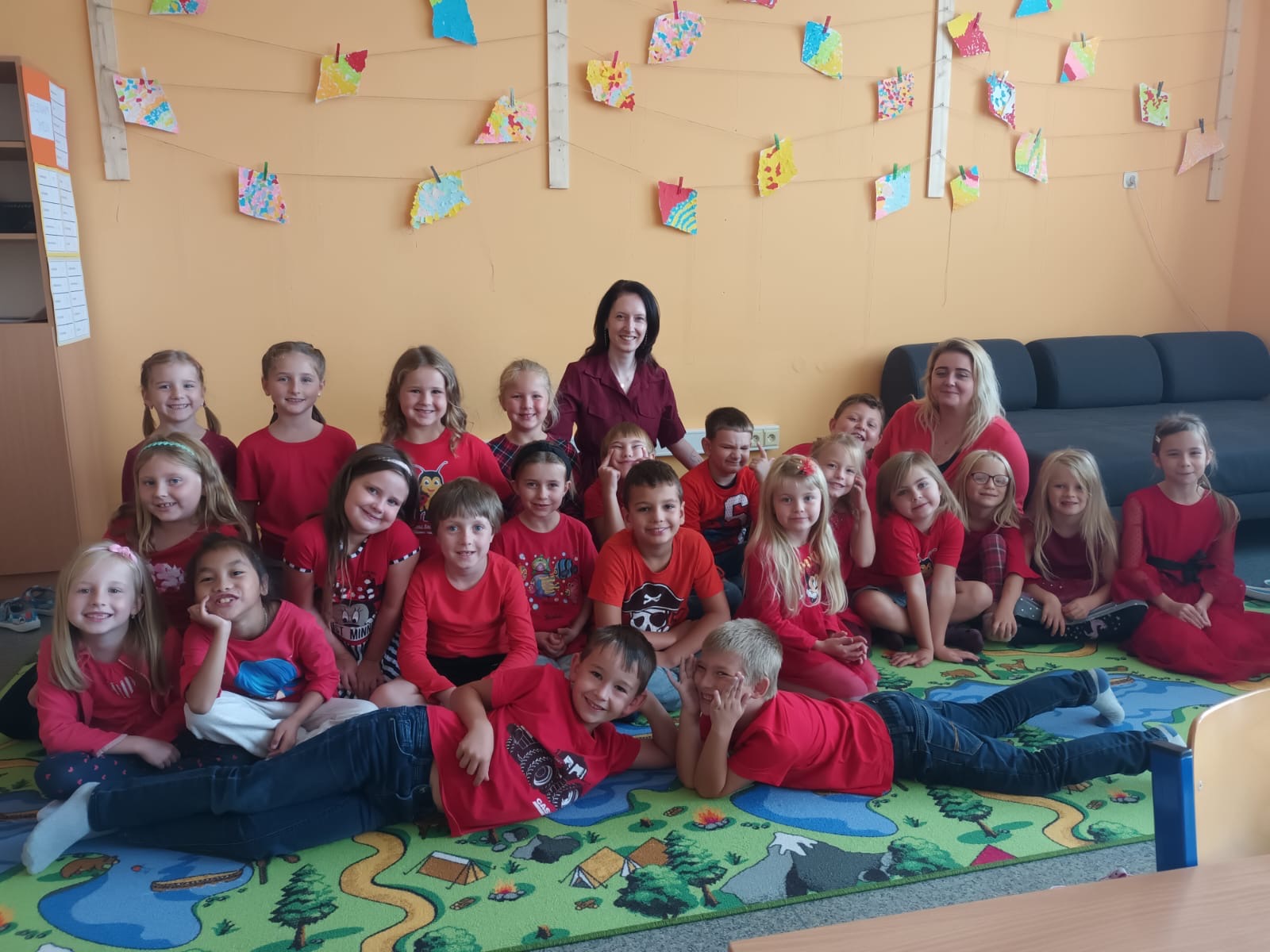 Barevný týden v první třídě♥️💙💚💛