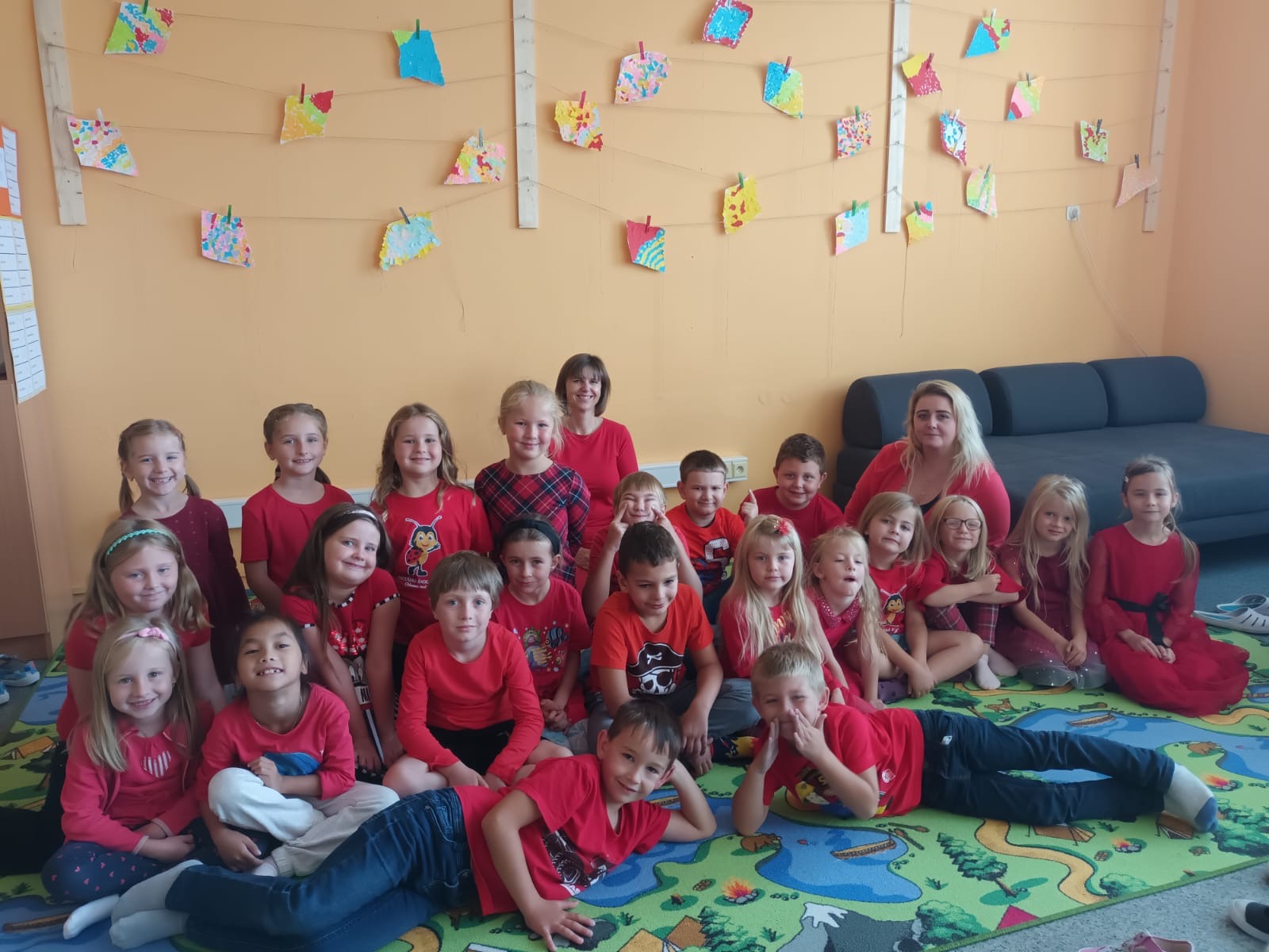 Barevný týden v první třídě♥️💙💚💛